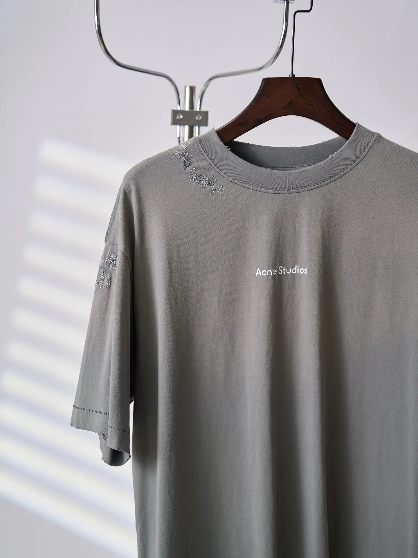 【 】Acne Studios T 【In Stock】XS S M L ：12 G ：32 G T ， ， Retro 。 ， 。 ， ， 。 12 ， ， 。 ， ， 、 。32 ， 。 。 ， 、 ， 。 ， 。 ， ， ， ， ，Wear-Resistant 。 Retro ： ， ， 、 ， 、 ， ， 。